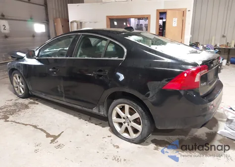 2016 Volvo S60 T5 Premier z USA, uszkodzony, nr VIN YV1612TKXG2391800